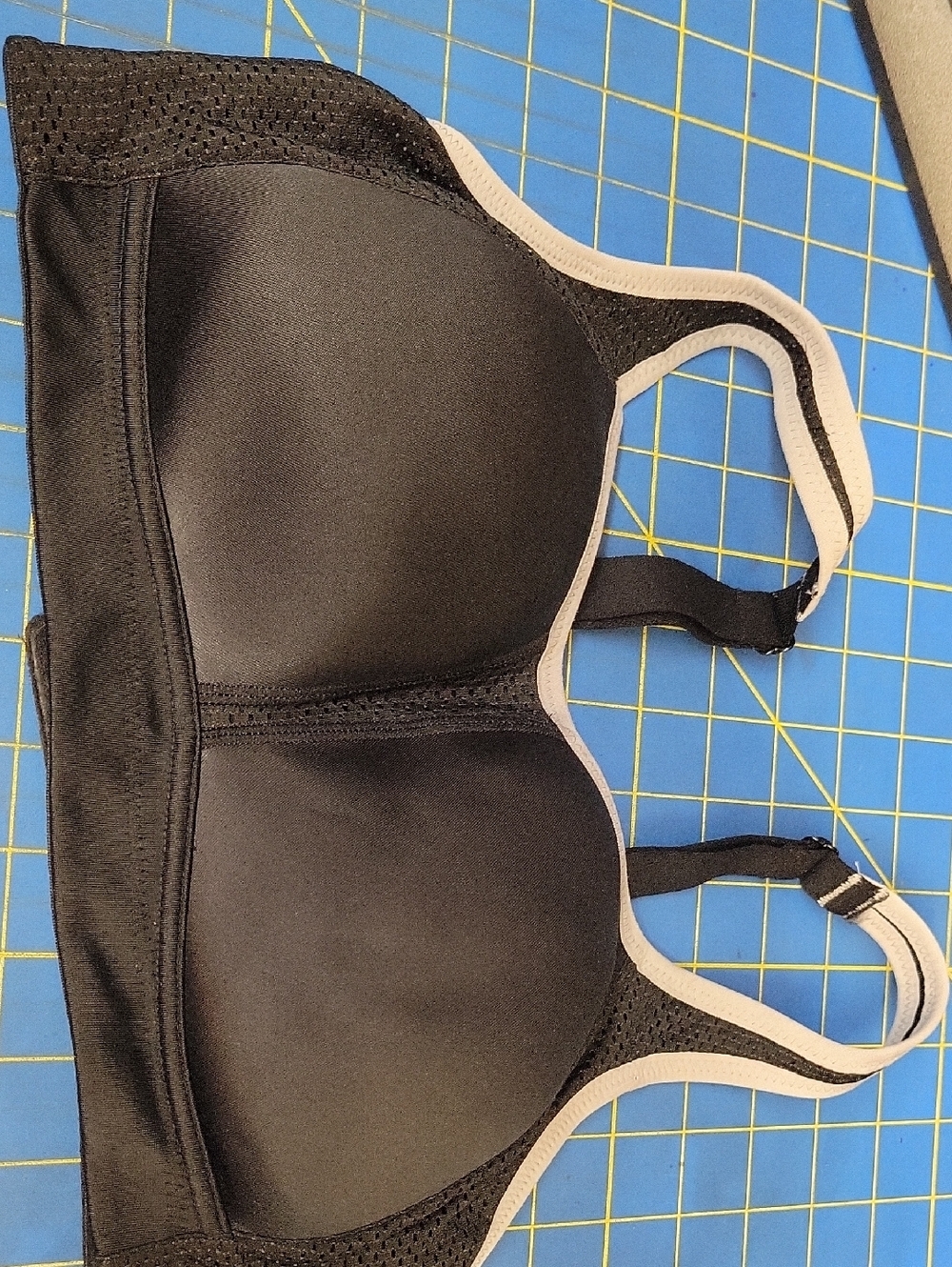 Wacoal Black Sports Bra Contrast Trim Adj Straps 34C NWOT